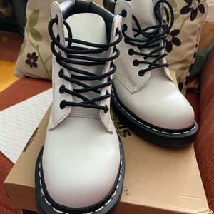 New in Box Dr. Martens 939 smooth white 6 hole boots UK4, M5, L6, EU37